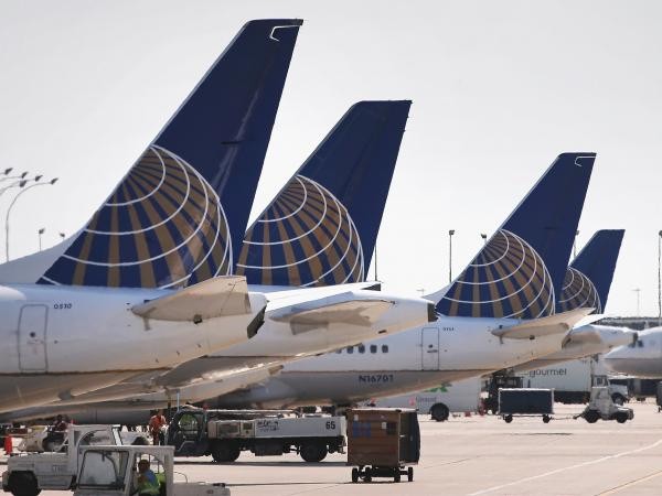 Cộng đồng mạng phẫn nộ với hãng hàng không Mỹ vì hành khách bị hành hung ngay trên máy bay