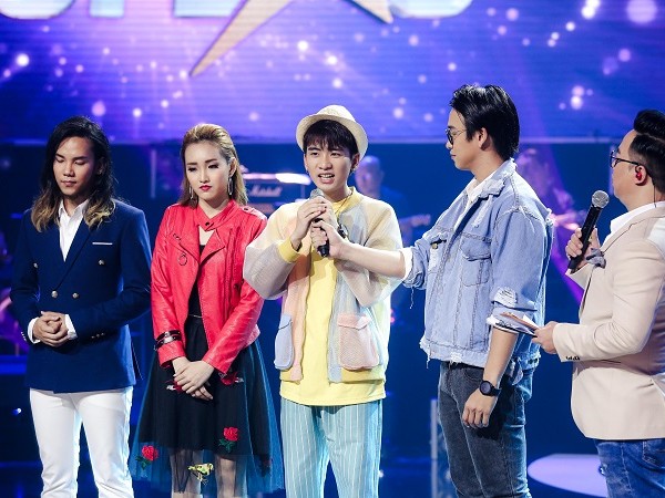 Ca sĩ Hồ Quỳnh Hương, Hồ Ngọc Hà đội mưa đi chấm thi "Bạn là ngôi sao"