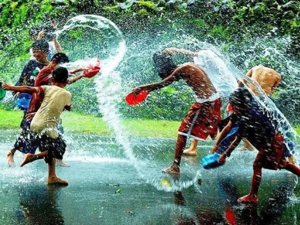 Mỗi khi ăn uống xong là mồ hôi đầm đìa, có nên đi tắm luôn cho mát và sạch sẽ?