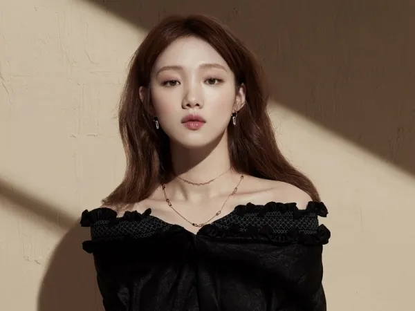 Cuối cùng thì Lee Sung Kyung cũng đã lên tiếng về xì-căng-đan kèn cựa bạn diễn 