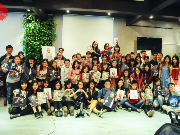 Khám phá các fanclub: Đột nhập "hậu cung" của các Swifties Việt Nam 