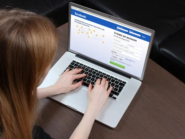 Bị hạ hạnh kiểm vì phát ngôn "ném đá" trên Facebook : Teen nói gì?