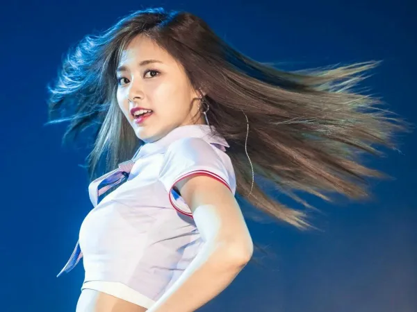 Khó ai có thể cạnh tranh ngôi vị “Nữ hoàng hất tóc” với Tzuyu nhóm TWICE