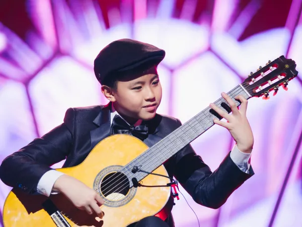 Thần đồng âm nhạc - tập 2: "Sổ liên lạc" lần đầu tiên xuất hiện trong một cuộc thi tài năng