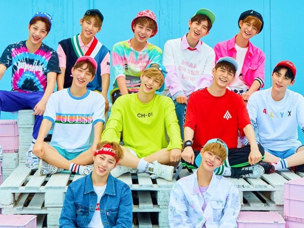 Mặc fan phản đối kịch liệt, YMC tiếp tục sử dụng màu sắc giống hệt Seventeen cho Wanna One