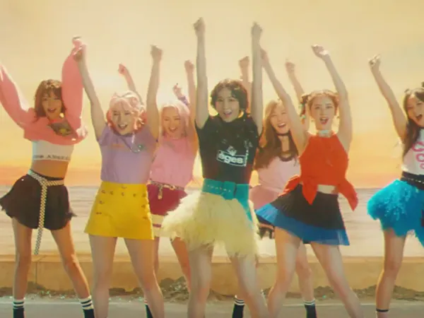 Fan hoang mang trước tin SNSD sẽ kết thúc quảng bá "Holiday Night" ngay trong tuần này!