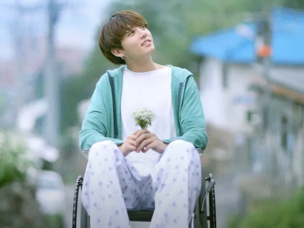 Các A.R.M.Y sẽ cảm động vô ngần khi biết ý nghĩa bó hoa mà Jungkook (BTS) cầm trên tay
