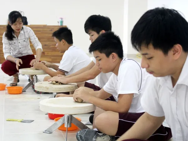 Ghé thăm lớp học "lấm lem" kì lạ của teen THCS - THPT Albert Einstein (TP.HCM) 