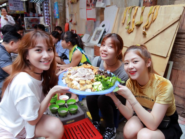 LIME hào hứng khám phá ẩm thực Hà Nội, quậy tưng cùng SODA trong buổi họp fan