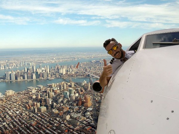 Anh chàng phi công gây tranh cãi với loạt ảnh selfie giữa không trung cực ảo diệu