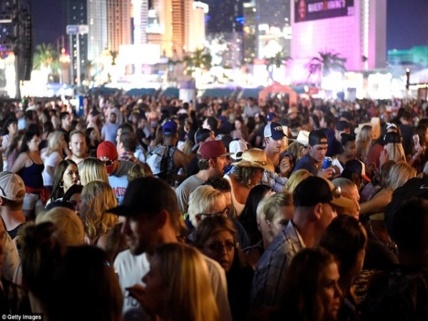 Nhân chứng vụ xả súng Las Vegas: Cảm giác như có hàng nghìn phát đạn