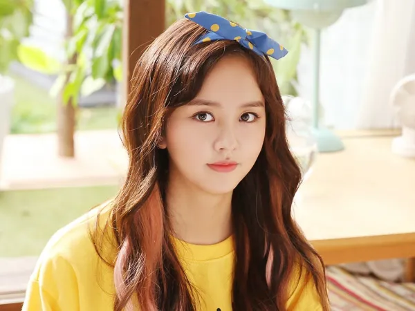 Ai cũng té ngửa khi biết vì sao fan girl này tìm hiểu Kim So Hyun đang học trường nào