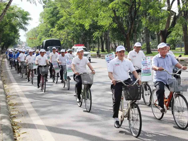 Sinh viên Đại học Huế hào hứng tham gia đạp xe tuyên truyền biến đổi khí hậu