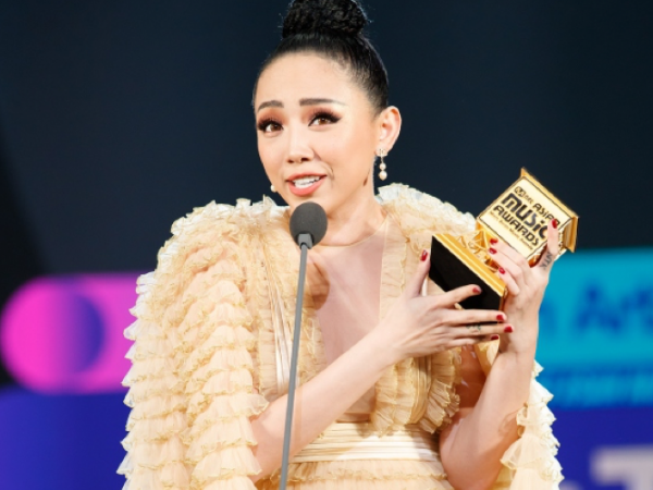 Tóc Tiên được vinh danh "Nghệ sĩ châu Á xuất sắc nhất Việt Nam" tại "MAMA 2017"