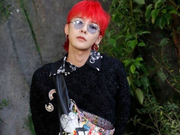 Chỉ từ một tấm ảnh của G-Dragon, giới trẻ Hàn Quốc bỗng phát cuồng với đôi tất giá 40K