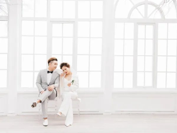 Yanbi và Yến Lê tung hình ảnh ngập tràn hạnh phúc trong "Ngày cưới" và "Giáng sinh để nói..."