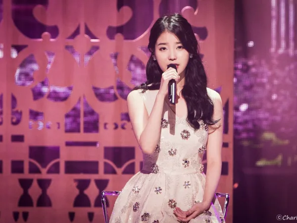 Idol K-Pop “chữa cháy” ra sao khi lỡ quên lời bài hát khi đang biểu diễn?