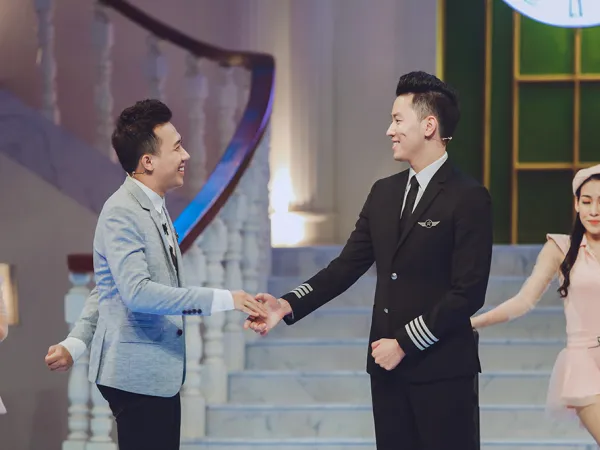 Trấn Thành hào hứng hội ngộ cùng cơ trưởng trẻ nhất Việt Nam Nguyễn Quang Đạt