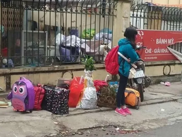 Con gái dù về quê ăn Tết hay đi đâu cũng đều "mang theo cả thế giới"