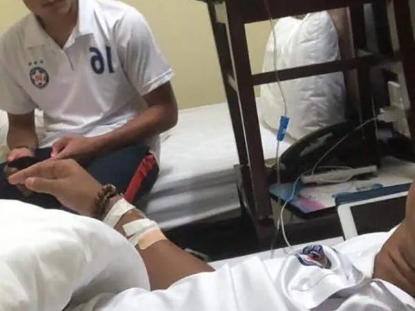 Các Owker đứng ngồi không yên trước hình ảnh Đức Chinh U23 nằm truyền nước