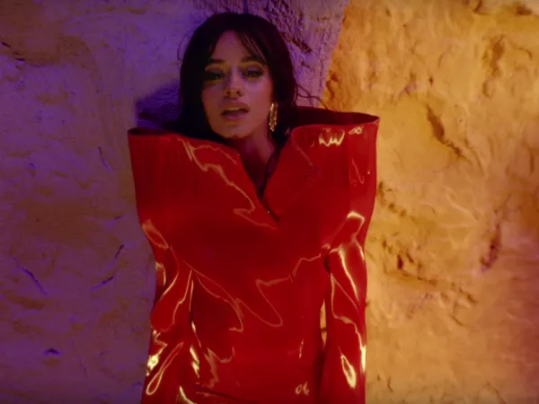 Muốn biết Camila Cabello “cưng-khác-người" đến mức nào? Hãy xem ngay MV “Never Be The Same” 