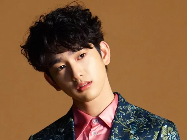 Bạn nghĩ trùng tên với sếp là sướng? Hãy nghe tâm sự của Jinyoung (GOT7)!