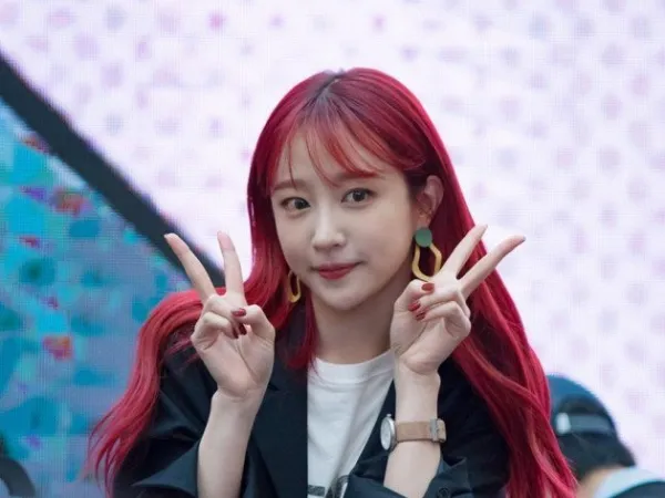 Hani (EXID) gây chú ý vì chiếc cằm nhọn một cách bất thường
