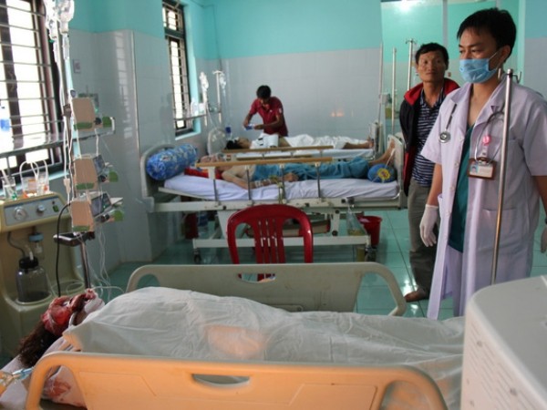 Đắk Nông: Xe cứu thương gặp tai nạn liên hoàn, 6 người thương vong