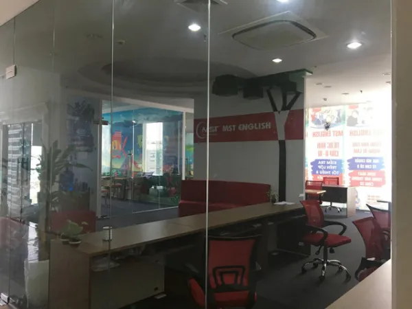 Vụ cô giáo tiếng Anh xưng “mày tao”, chửi học viên là “lợn”: Gỡ biển tên trung tâm