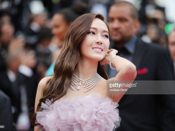 Jessica lộng lẫy như công chúa trên thảm đỏ Cannes