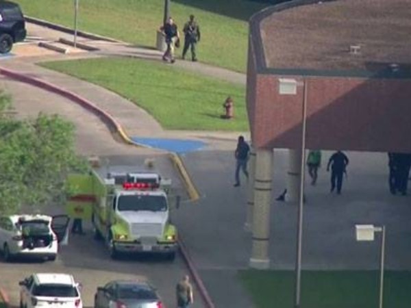 Xả súng tại trường trung học Mỹ, ít nhất 8 người chết