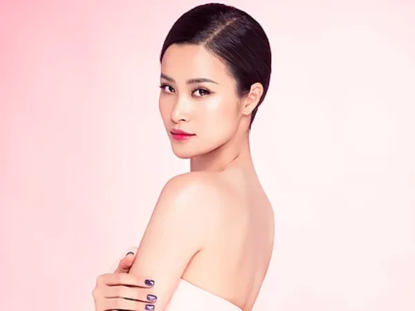Đông Nhi đại diện Việt Nam biểu diễn cùng dàn sao khu vực tại Nhật Bản