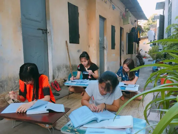 Cộng đồng mạng thích thú với hình ảnh "xóm trọ mùa thi" đúng chất sinh viên