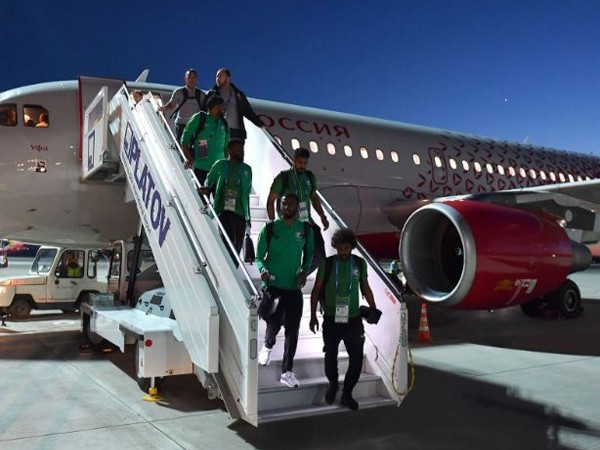 Máy bay chở đội tuyển Ả Rập Xê-út bốc cháy ngay trước trận đấu với Uruguay