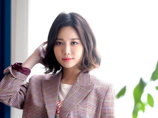 Yura (Girl’s Day) bất ngờ trở thành cô MC xinh đẹp hơn cả các thí sinh hoa hậu