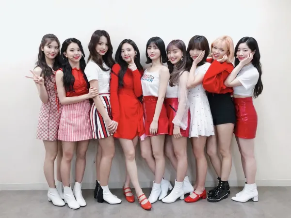 Fanboy số 1 của TWICE, hóa ra là một nam idol cực kỳ nổi tiếng
