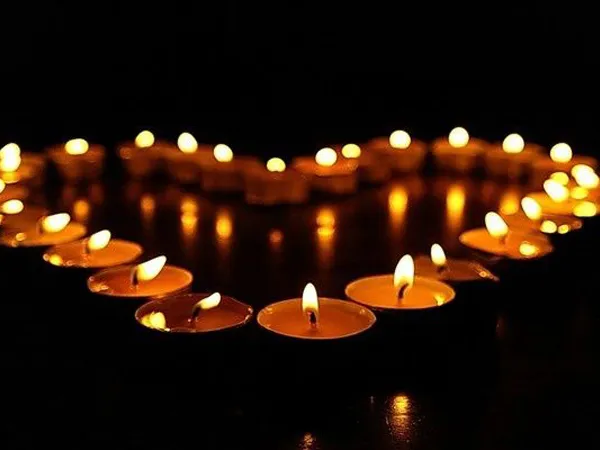 Trung Quốc: Thắp nến để cầu hôn bạn gái khiến cả căn phòng khách sạn bị thiêu rụi