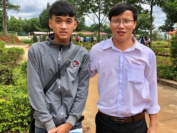 Mẹ bị tai nạn mất ngay trước điểm thi, nhà trường "giấu" để thí sinh tiếp tục làm bài
