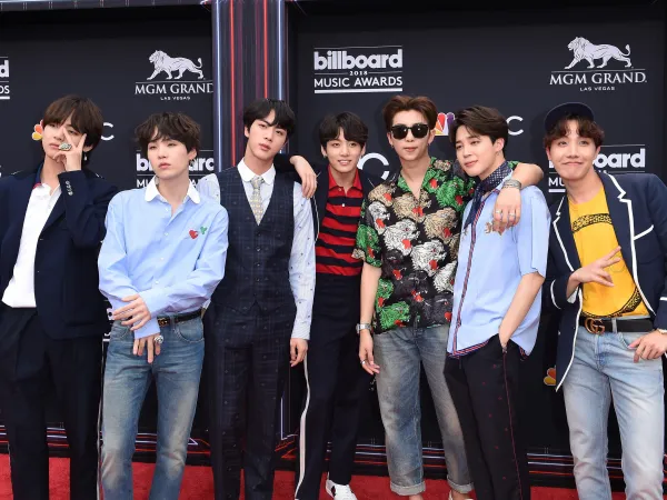 BTS được tạp chí TIME vinh danh cùng Tổng thống Mỹ Donald Trump, Rihanna, Kanye West...