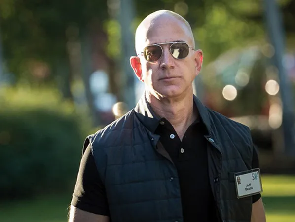 Ông chủ Amazon thành người giàu nhất lịch sử với khối tài sản 150 tỷ đô la