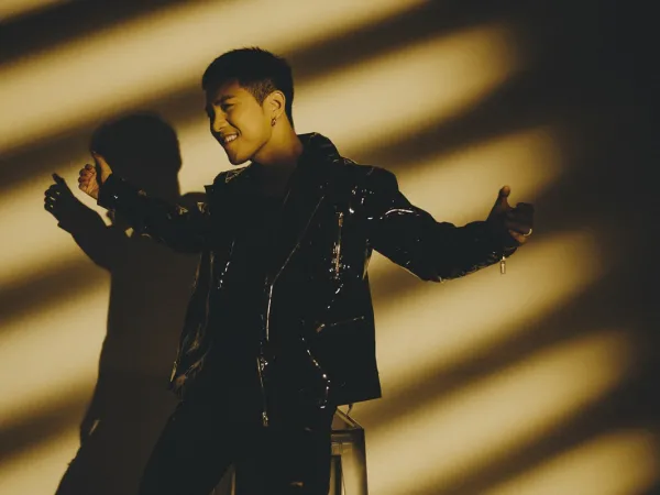 Sau thời gian dài khoe vũ đạo trên loạt sân khấu, Mai Tiến Dũng trình làng MV Dance