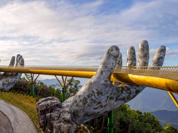Cầu Vàng Đà Nẵng dẫn đầu trong Top 11 những cây cầu đi bộ nổi bật nhất thế giới