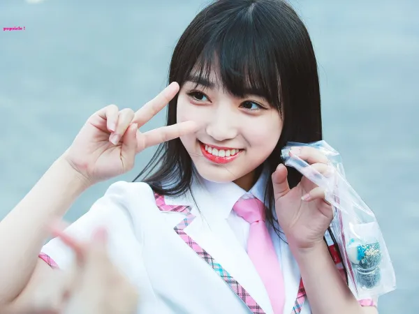 Yabuki Nako (Produce 48) căng thẳng khi bị cư dân mạng Hàn chê bai về chiều cao?
