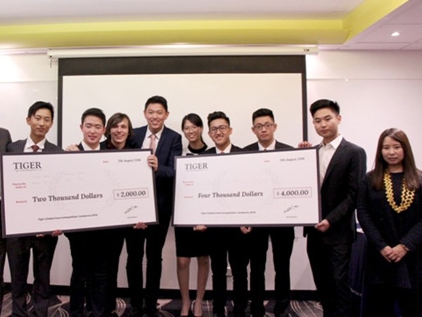 Học sinh Việt Nam đoạt chức vô địch cuộc thi tình huống kinh doanh ở Úc