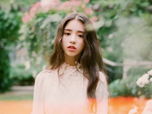 Vừa mới debut, tân binh này đã gây xôn xao vì quá xinh đẹp nổi bật