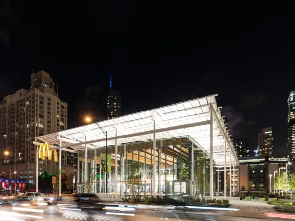 McDonald's ra mắt nhà hàng ăn nhanh hiện đại như Apple Store