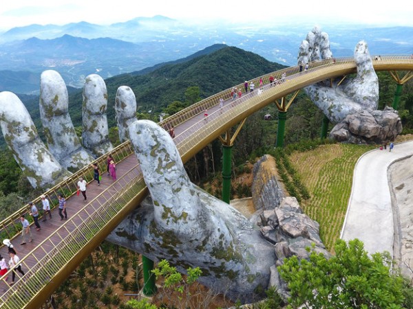 Cầu Vàng ở Đà Nẵng lọt Top 10 những cây cầu đáng kinh ngạc nhất thế giới