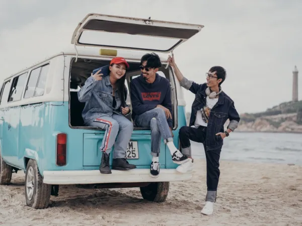 Fan bất ngờ trước khung cảnh nên thơ trong MV mới của Đen cùng những người bạn