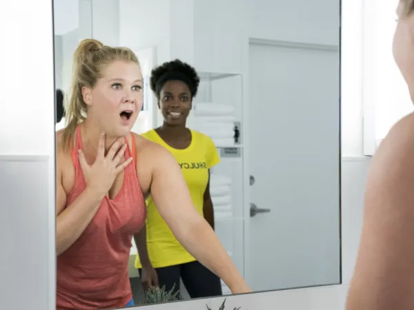 "I Feel Pretty" phá vỡ mọi rào càn, "chị thấy chị đẹp" là đủ rồi!