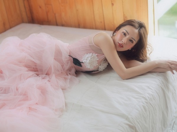 Hotgirl Kelly Nguyễn xinh như một nàng công chúa trong bộ ảnh mới
